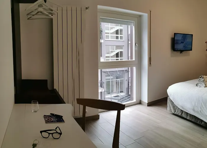 Via Roma 3* LʼAquila